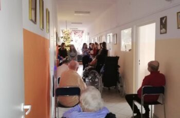 Wolontariusze w hospicjum